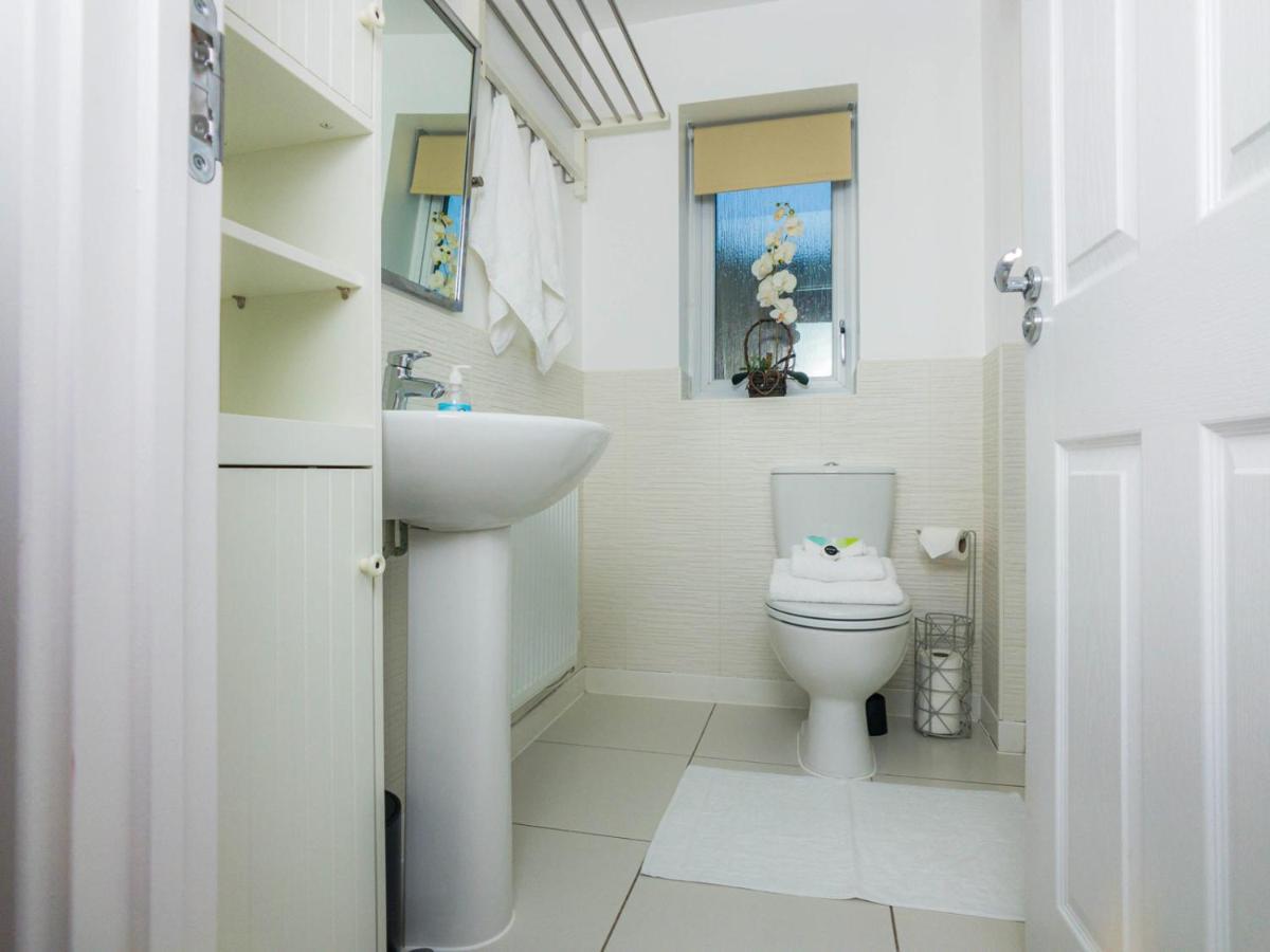 Modern 2 Bed House With Parking And Garden Villa นอตติงแฮม ภายนอก รูปภาพ